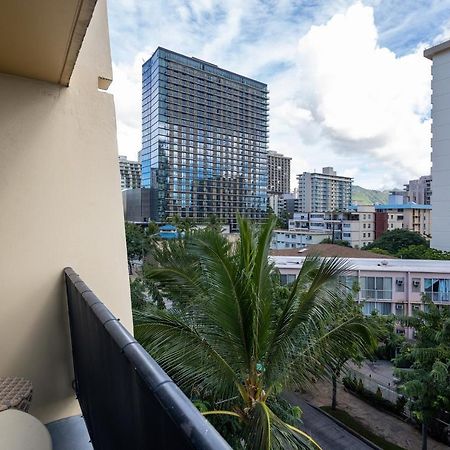Gorgeous One Bedroom Bamboo Blocks From The Beach Honolulu Buitenkant foto