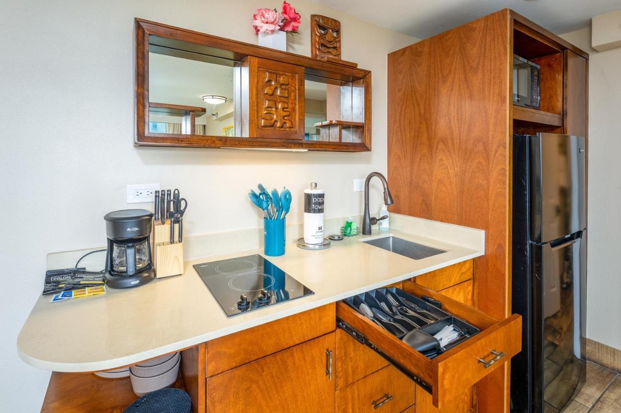 Gorgeous One Bedroom Bamboo Blocks From The Beach Honolulu Buitenkant foto