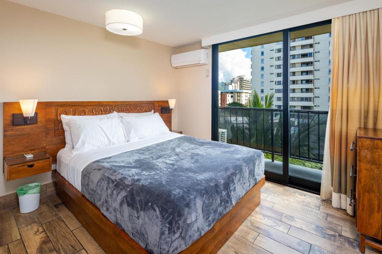 Gorgeous One Bedroom Bamboo Blocks From The Beach Honolulu Buitenkant foto