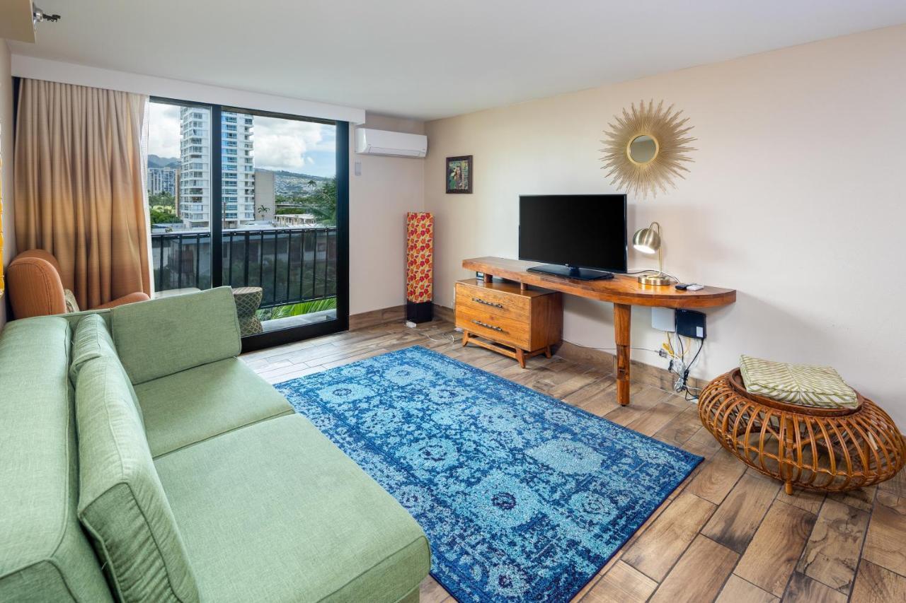 Gorgeous One Bedroom Bamboo Blocks From The Beach Honolulu Buitenkant foto