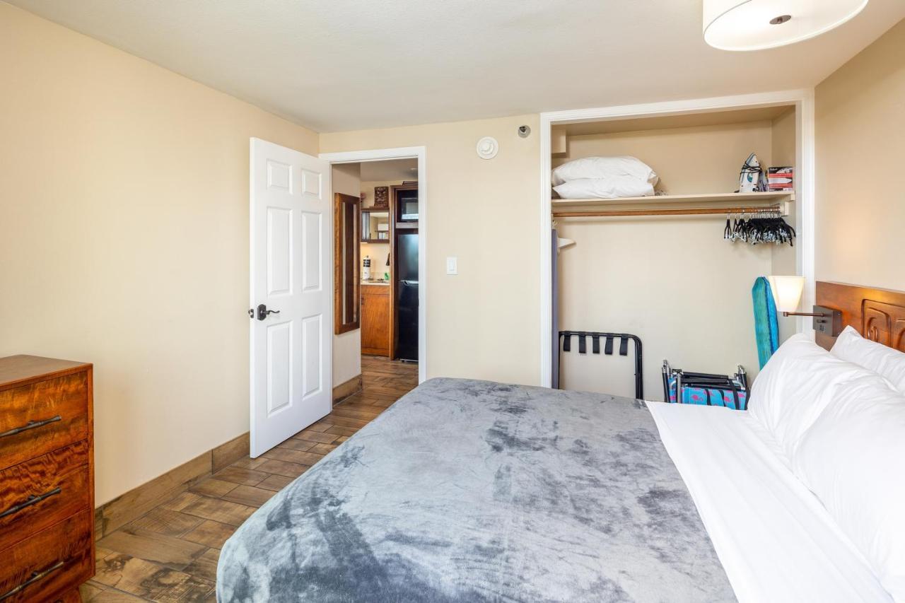Gorgeous One Bedroom Bamboo Blocks From The Beach Honolulu Buitenkant foto