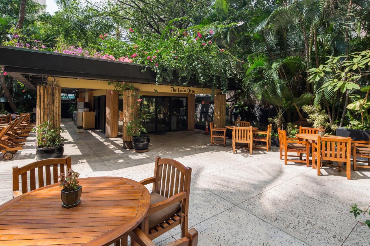 Gorgeous One Bedroom Bamboo Blocks From The Beach Honolulu Buitenkant foto