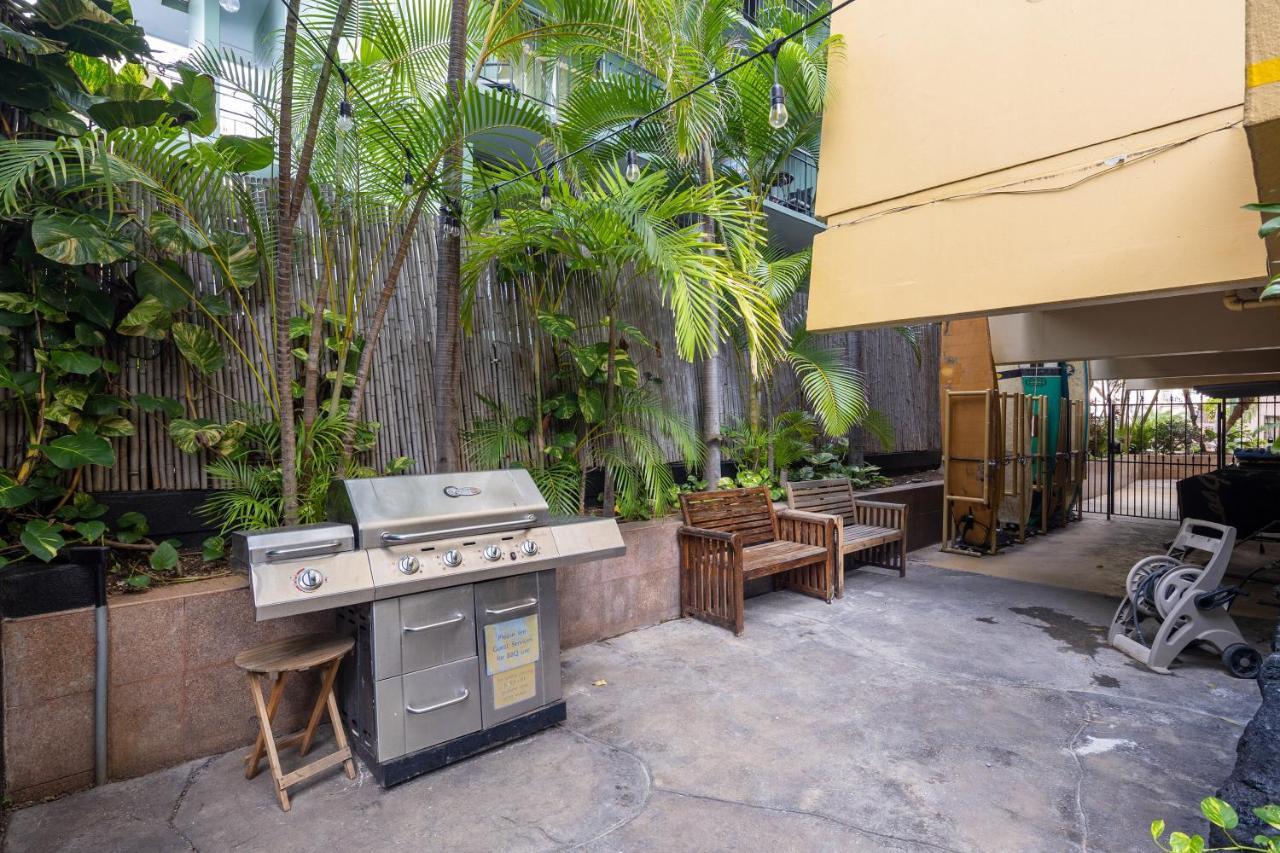 Gorgeous One Bedroom Bamboo Blocks From The Beach Honolulu Buitenkant foto