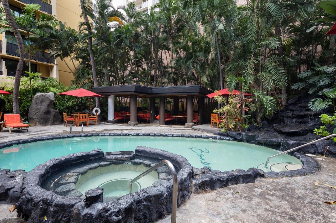 Gorgeous One Bedroom Bamboo Blocks From The Beach Honolulu Buitenkant foto