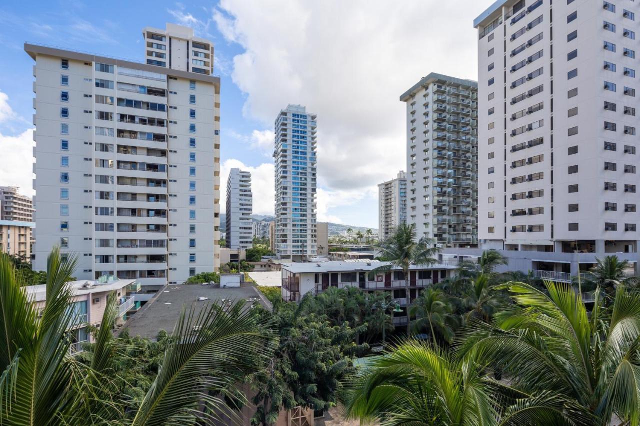 Gorgeous One Bedroom Bamboo Blocks From The Beach Honolulu Buitenkant foto